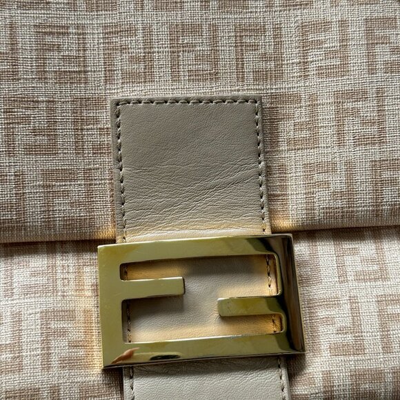 Fendi Zucca Mama Baguette Shoulder Bag in Pink/Beige - Picture 4 of 7